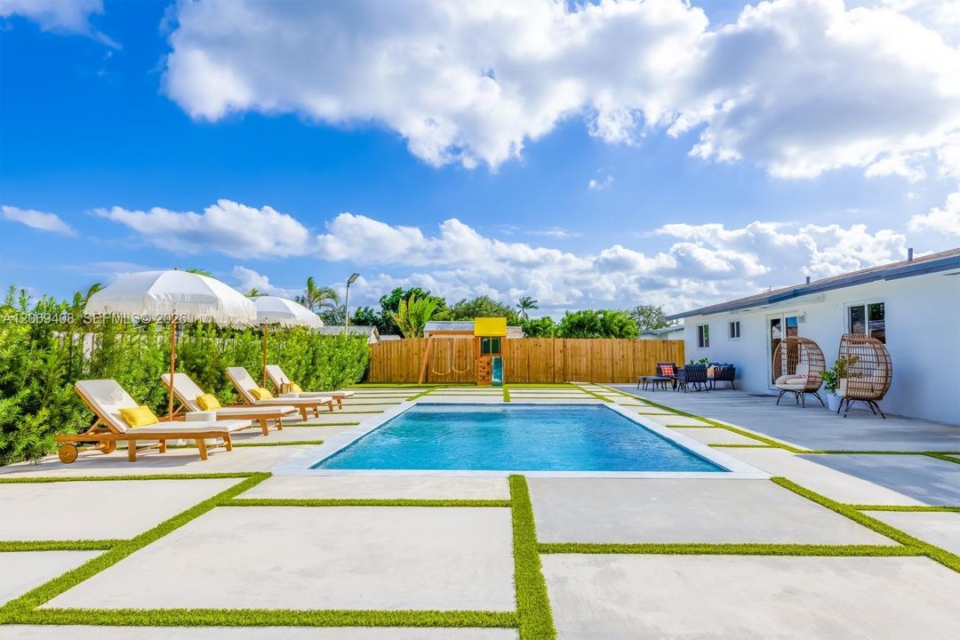 En Venta: $755,990 (5 camas, 3 baños, 1730 Pies cuadrados)