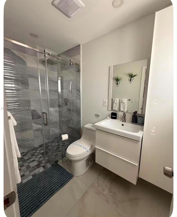 En Venta: $755,990 (5 camas, 3 baños, 1730 Pies cuadrados)