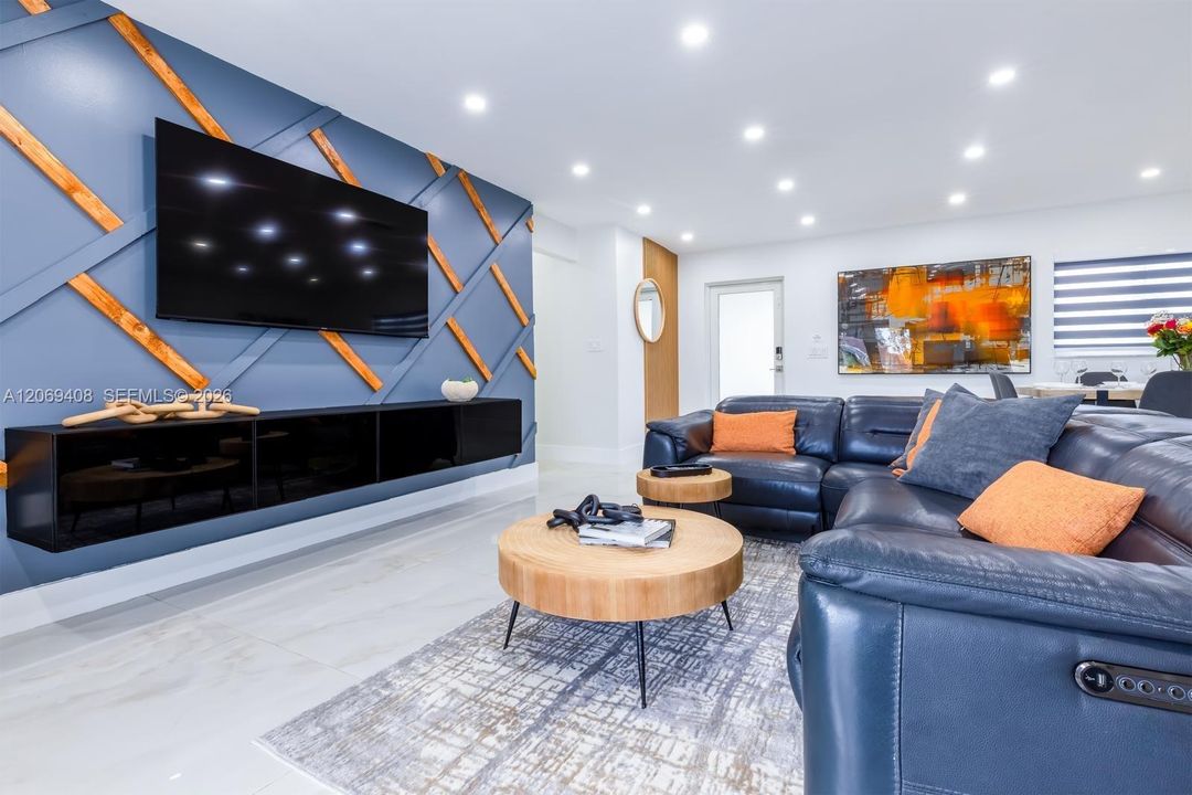 En Venta: $755,990 (5 camas, 3 baños, 1730 Pies cuadrados)