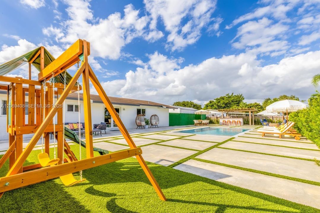 En Venta: $755,990 (5 camas, 3 baños, 1730 Pies cuadrados)