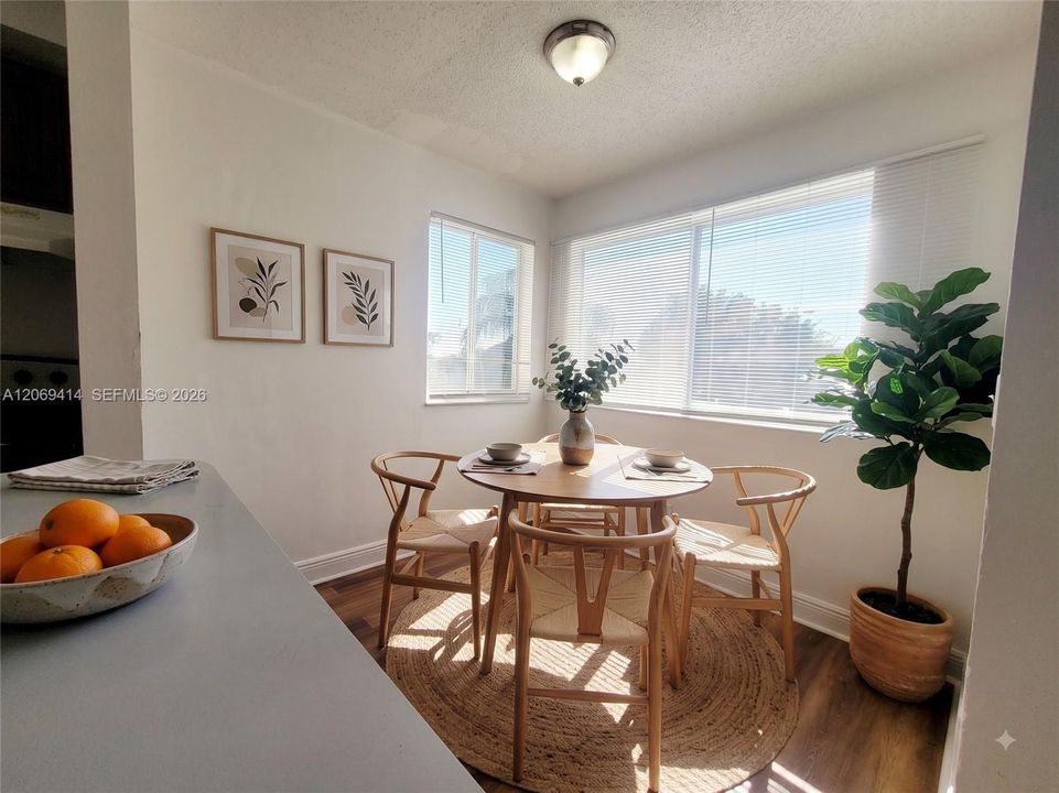 For Sale: $165,000 (2 beds, 1 baths, 835 Square Feet)