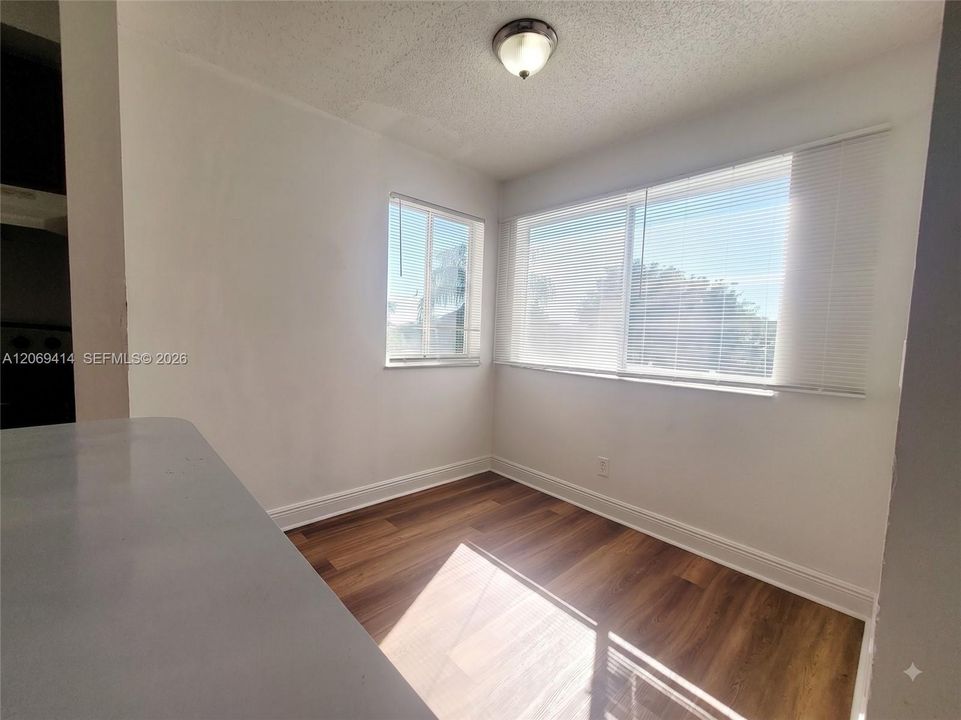For Sale: $165,000 (2 beds, 1 baths, 835 Square Feet)