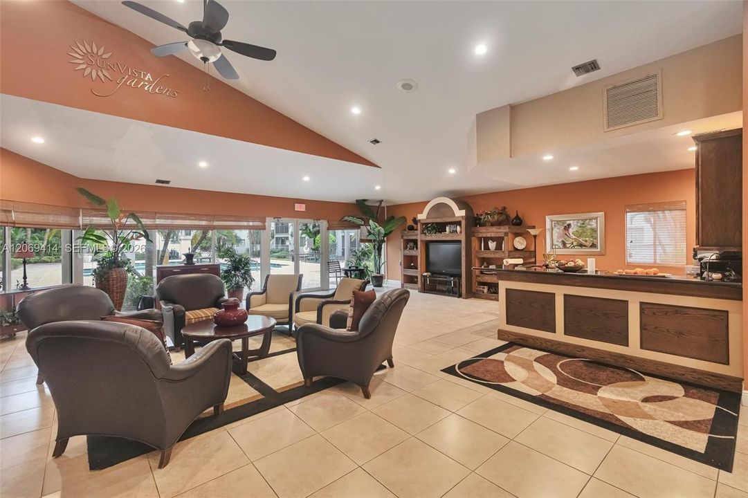 For Sale: $165,000 (2 beds, 1 baths, 835 Square Feet)