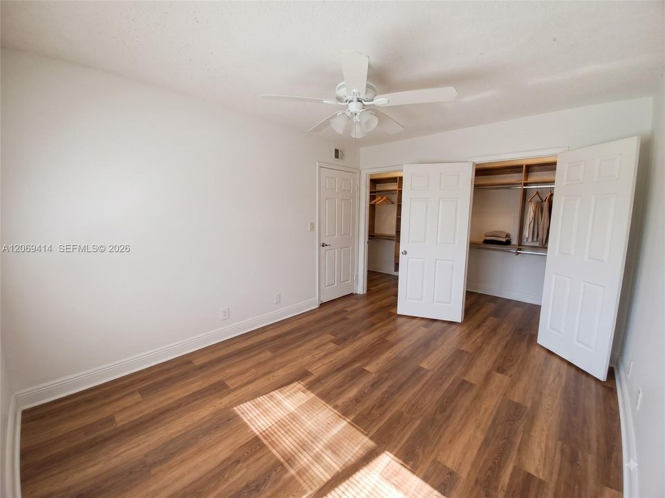 For Sale: $165,000 (2 beds, 1 baths, 835 Square Feet)