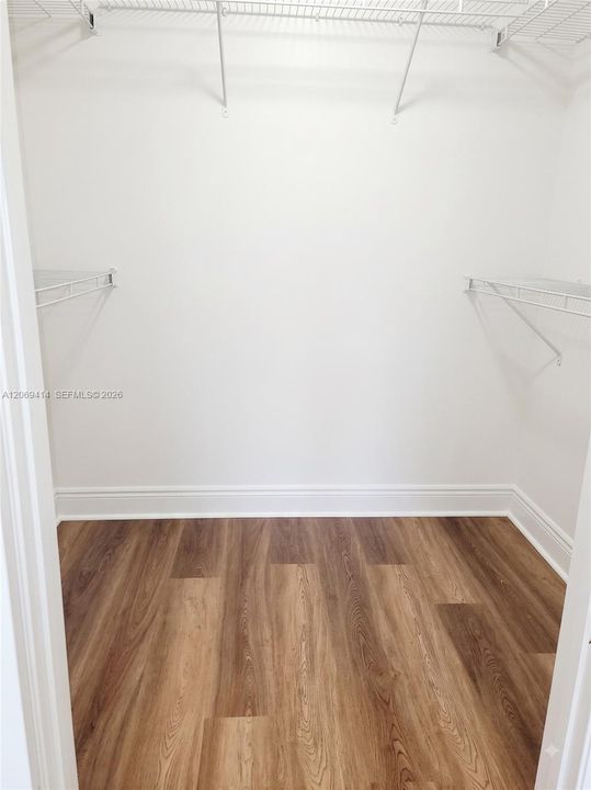 For Sale: $165,000 (2 beds, 1 baths, 835 Square Feet)