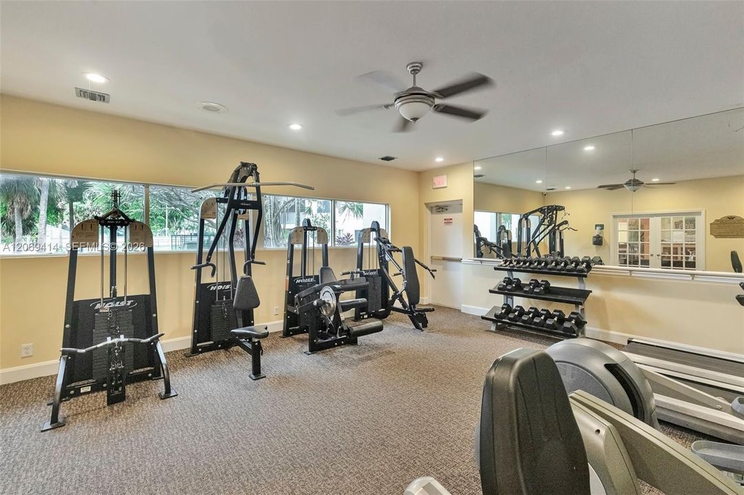 For Sale: $165,000 (2 beds, 1 baths, 835 Square Feet)