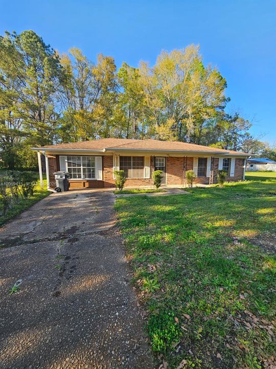 For Sale: $144,000 (3 beds, 2 baths, 1080 Square Feet)