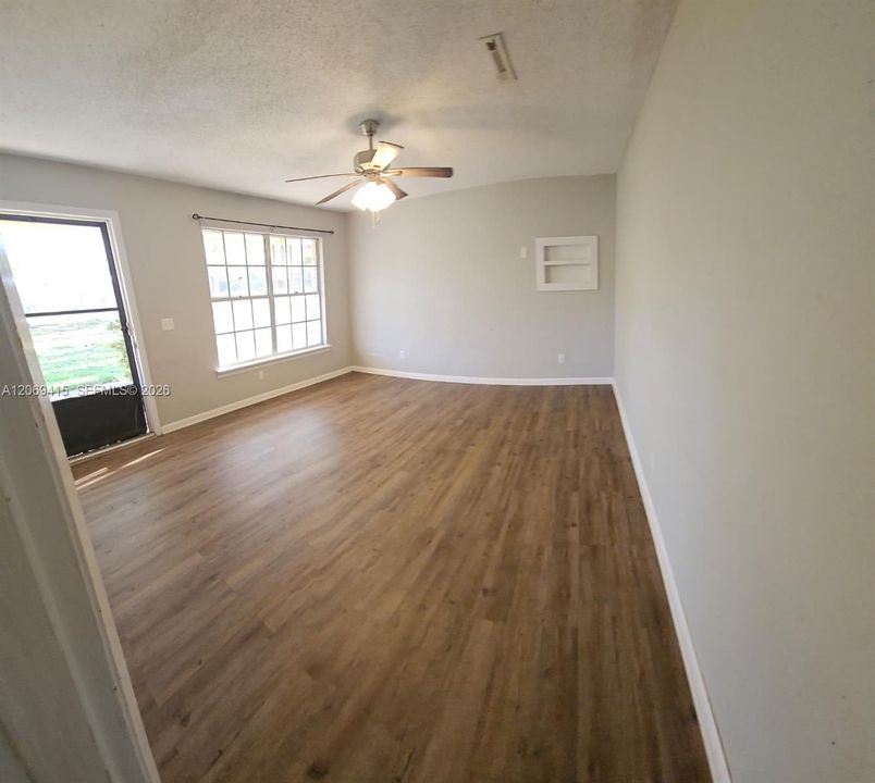 For Sale: $144,000 (3 beds, 2 baths, 1080 Square Feet)
