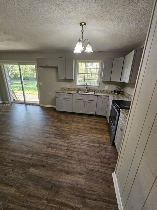 For Sale: $144,000 (3 beds, 2 baths, 1080 Square Feet)