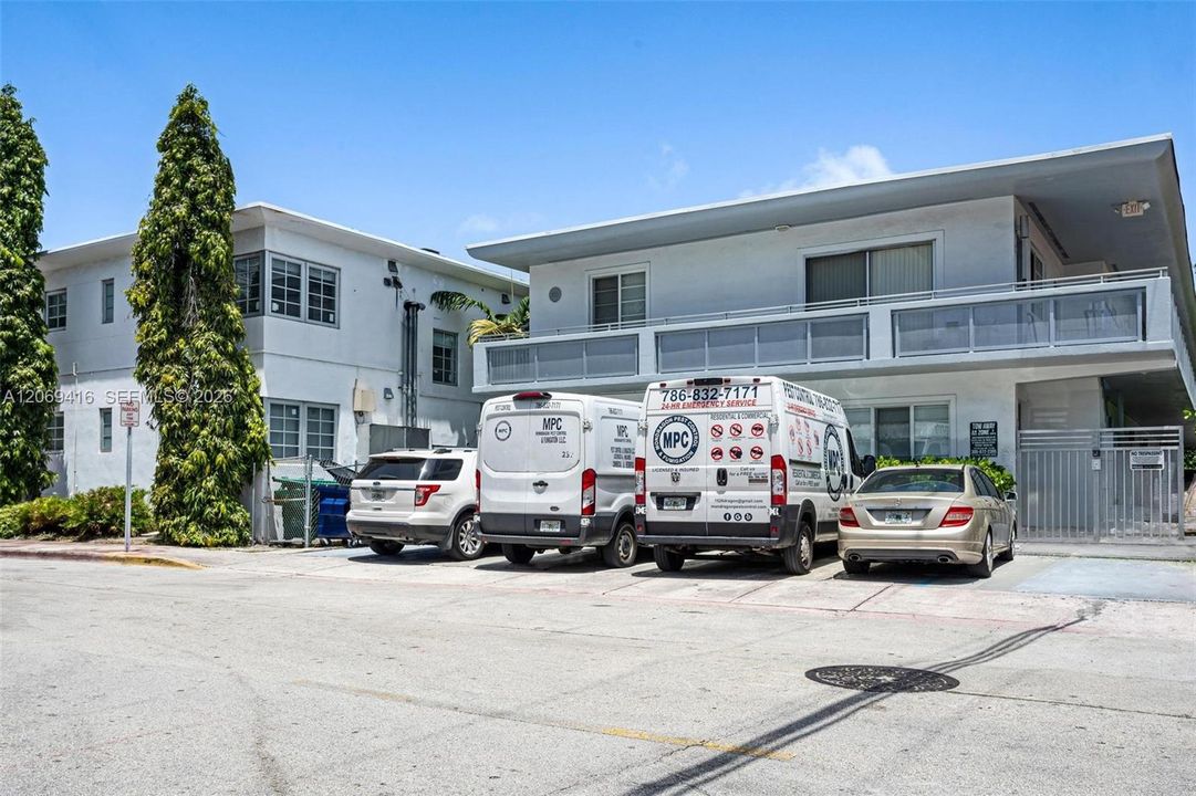 For Rent: $2,000 (1 beds, 1 baths, 700 Square Feet)