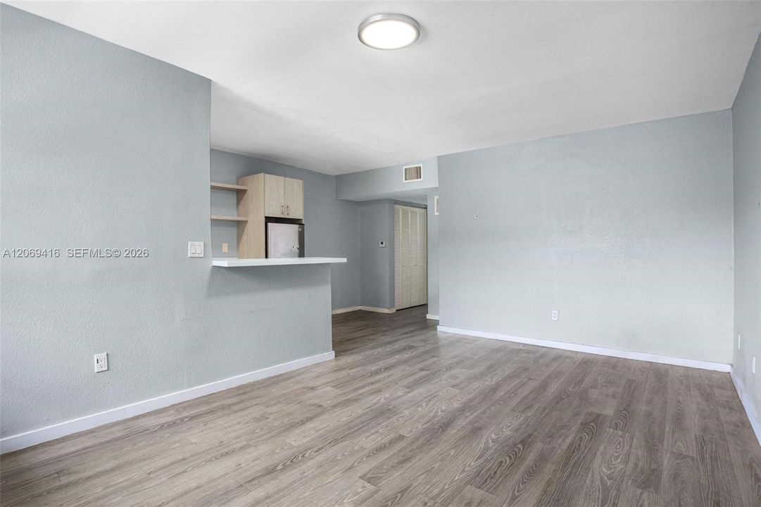 For Rent: $2,000 (1 beds, 1 baths, 700 Square Feet)