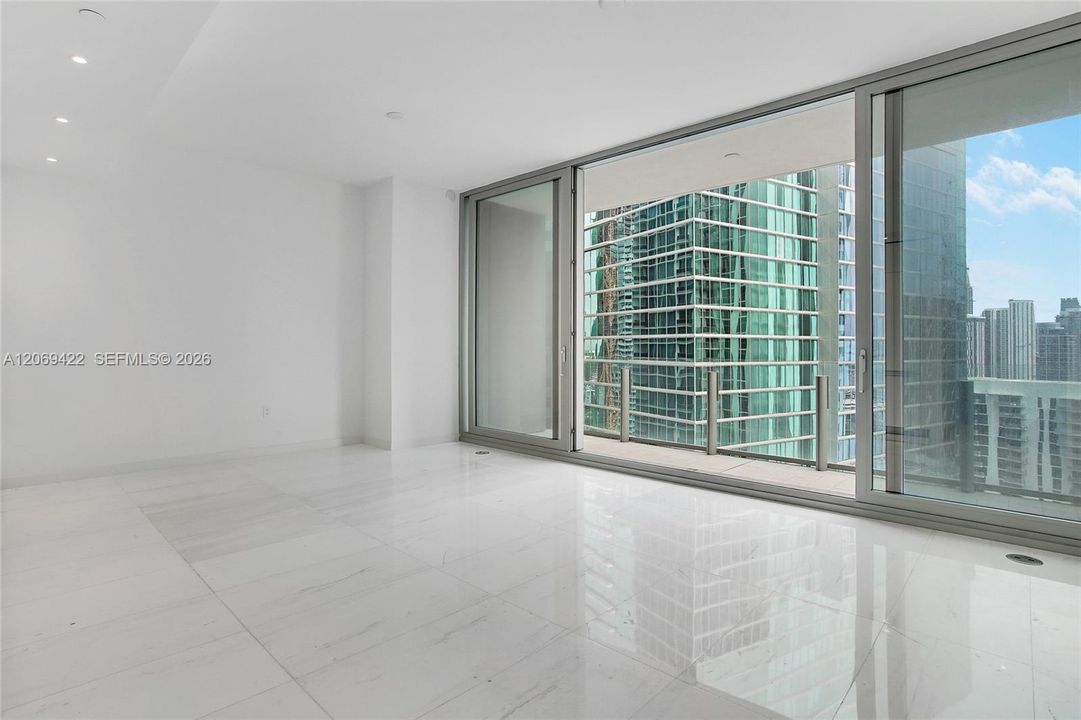 For Sale: $1,089,000 (1 beds, 1 baths, 767 Square Feet)