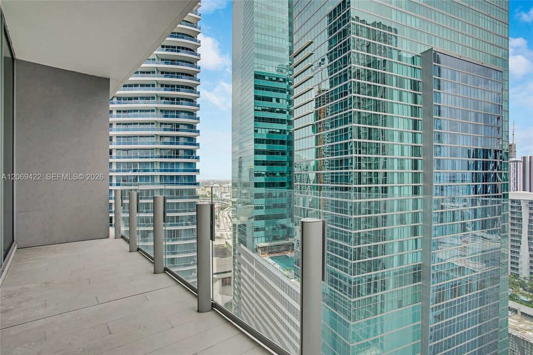 For Sale: $1,089,000 (1 beds, 1 baths, 767 Square Feet)