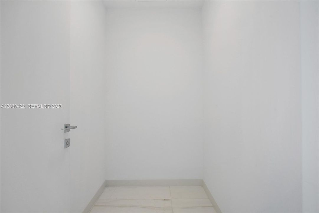 For Sale: $1,089,000 (1 beds, 1 baths, 767 Square Feet)