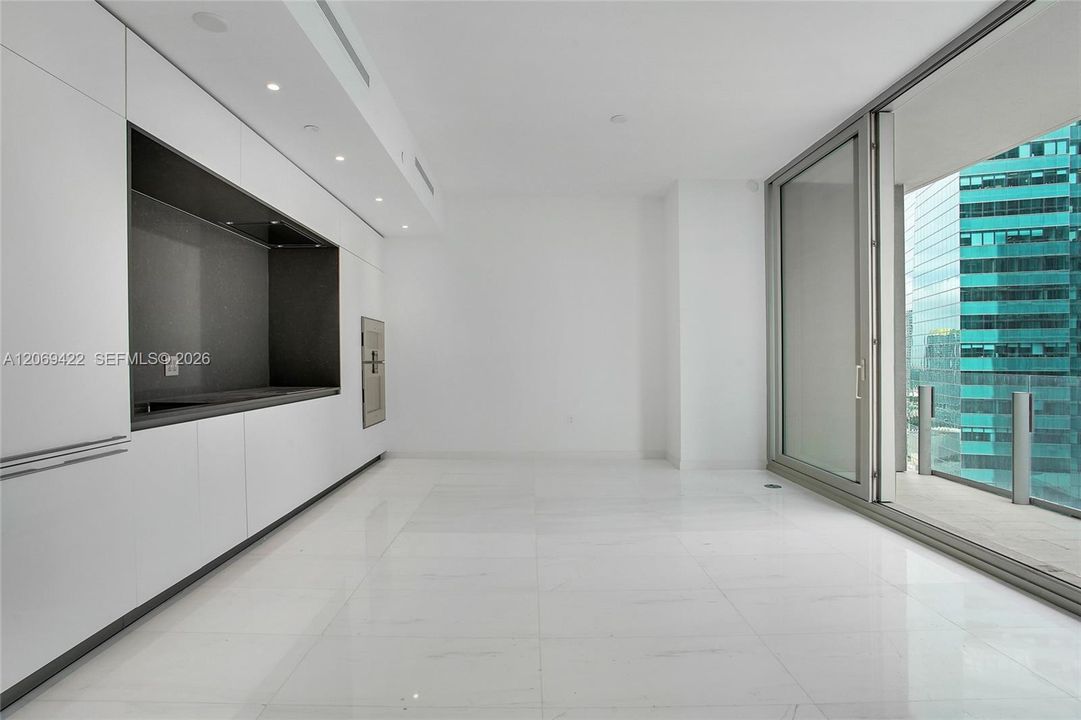 For Sale: $1,089,000 (1 beds, 1 baths, 767 Square Feet)