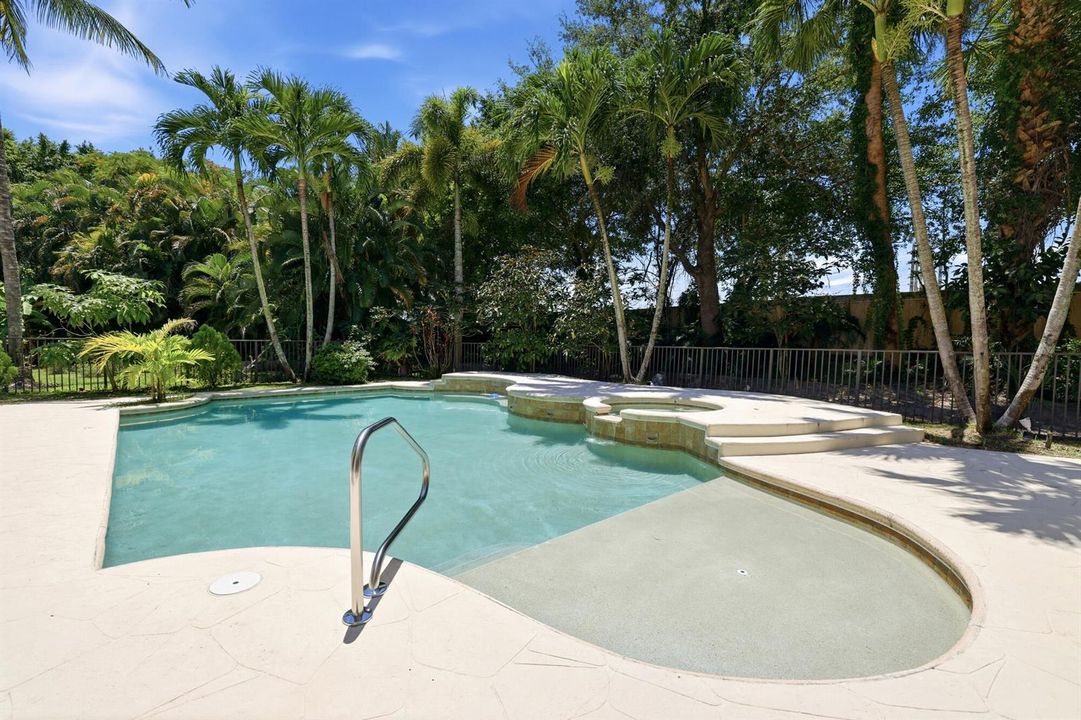 37'x22' heated pool