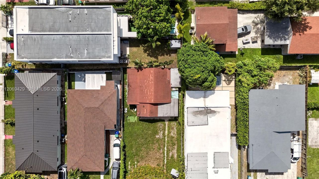 На продажу: $895,000 (5,000 кв.фт.)