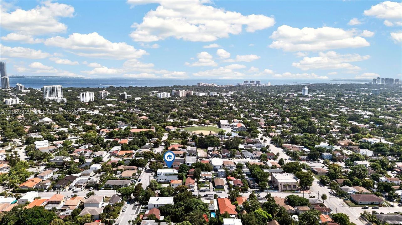 На продажу: $895,000 (5,000 кв.фт.)