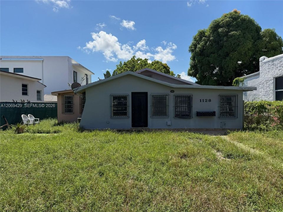 На продажу: $895,000 (5,000 кв.фт.)