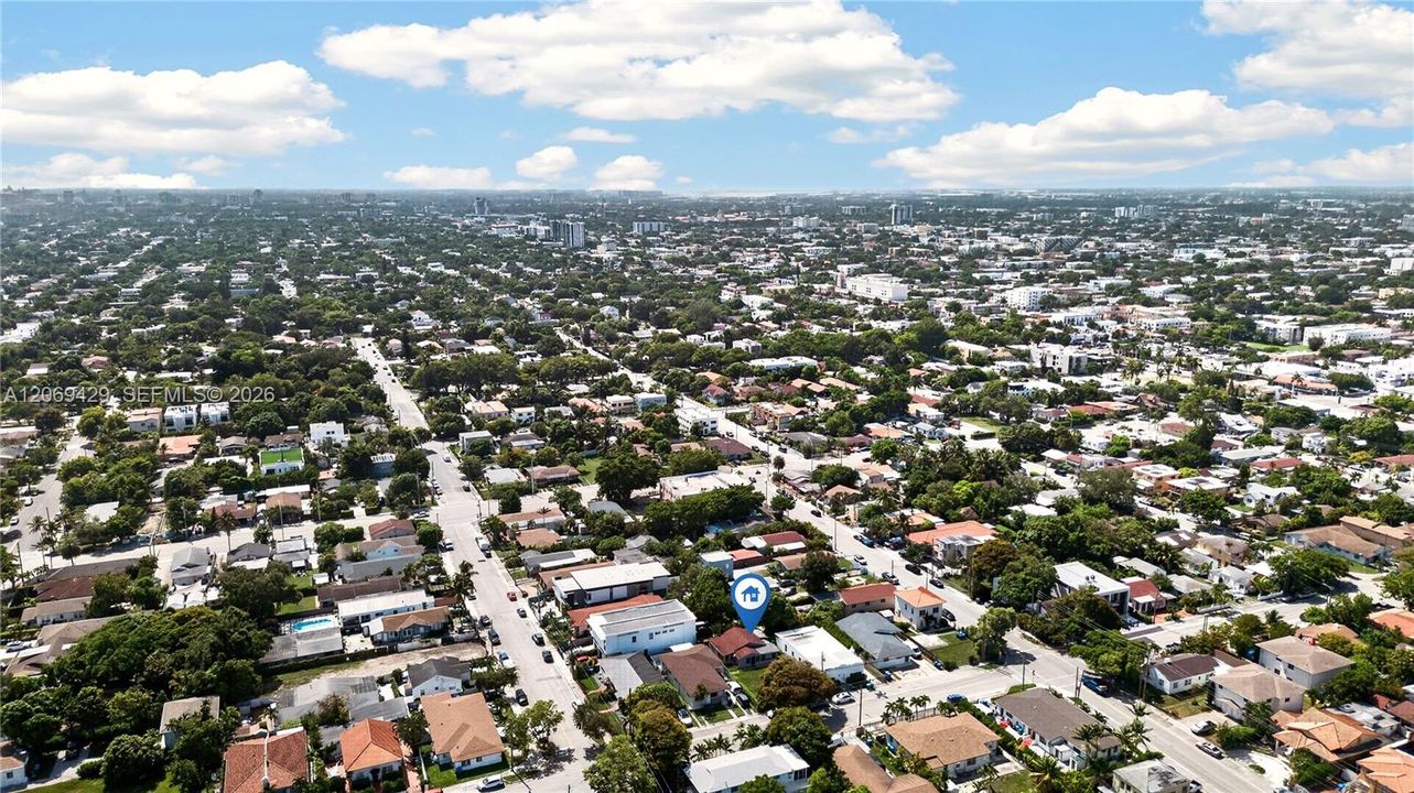 На продажу: $895,000 (5,000 кв.фт.)