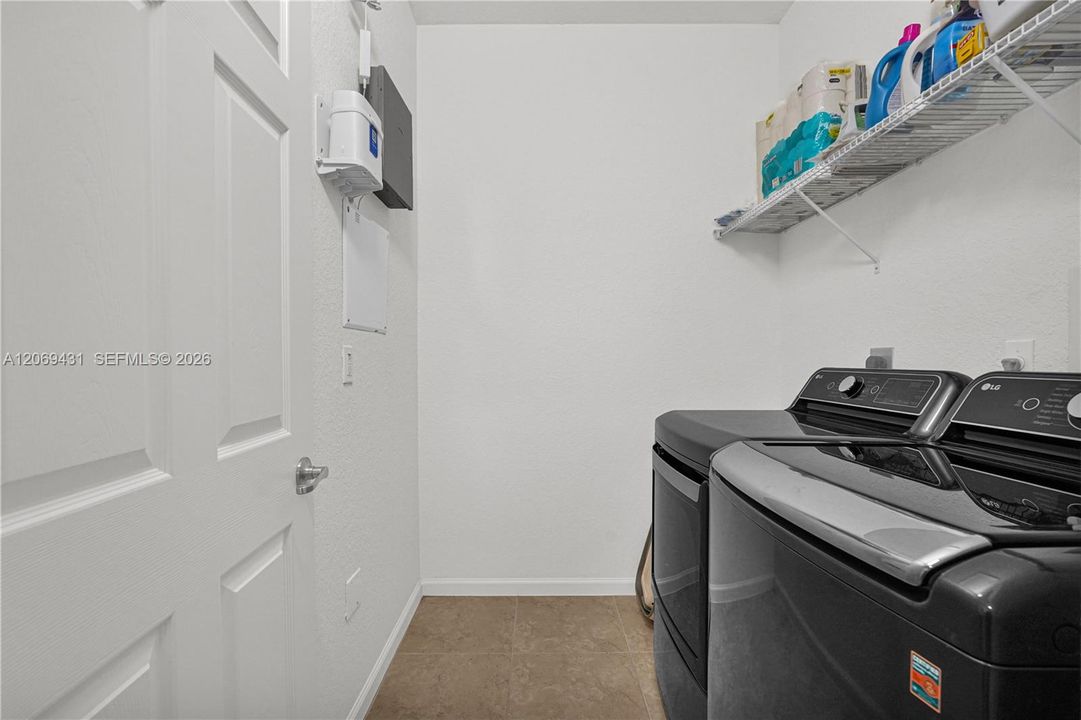 For Sale: $545,888 (3 beds, 2 baths, 1768 Square Feet)