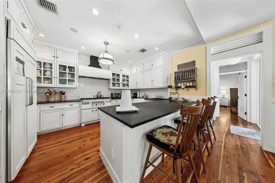 For Rent: $25,000 (4 beds, 4 baths, 2982 Square Feet)
