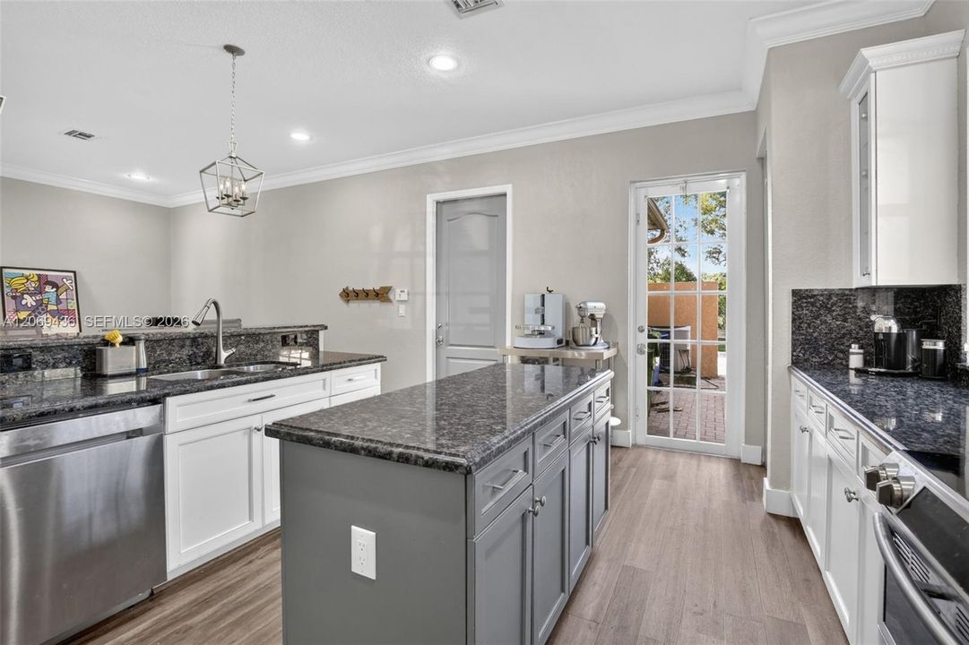 For Sale: $649,999 (3 beds, 2 baths, 2320 Square Feet)