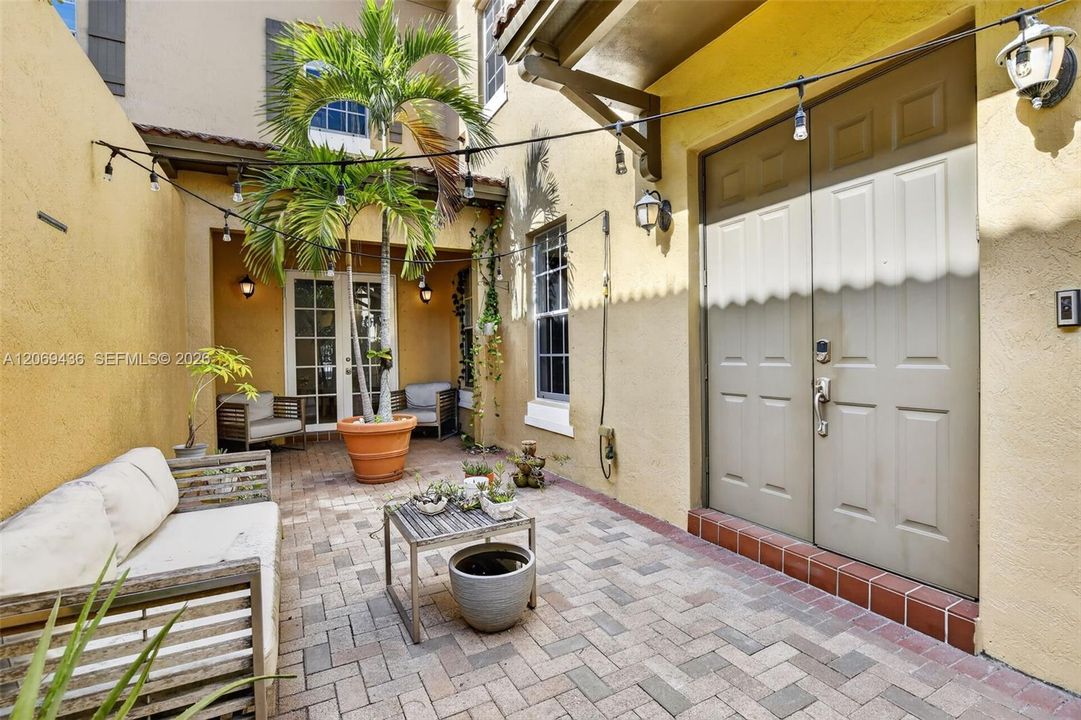 For Sale: $649,999 (3 beds, 2 baths, 2320 Square Feet)