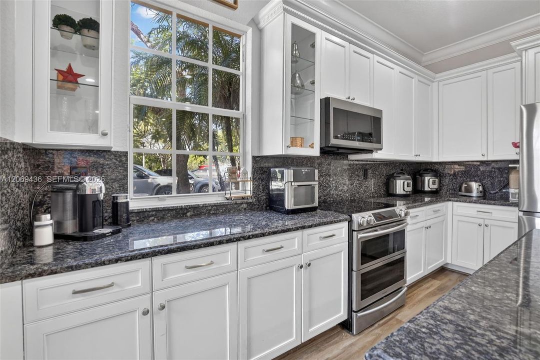 For Sale: $649,999 (3 beds, 2 baths, 2320 Square Feet)