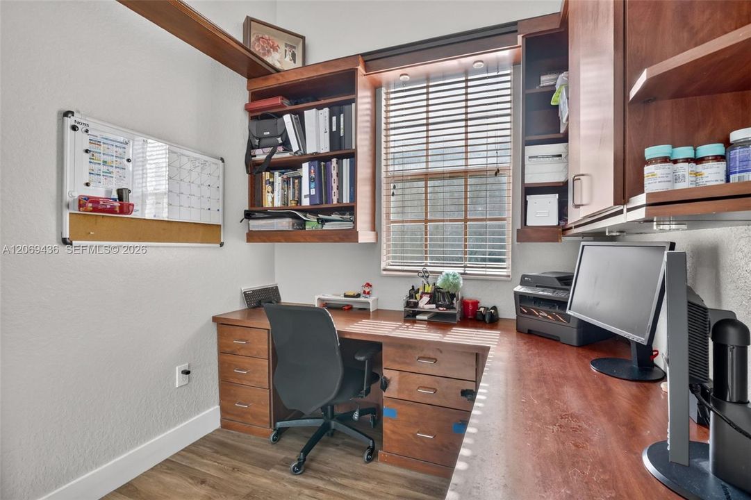 For Sale: $649,999 (3 beds, 2 baths, 2320 Square Feet)