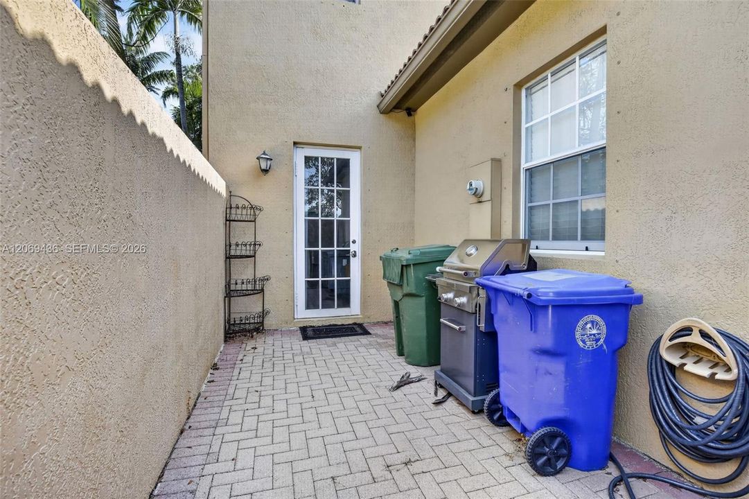 For Sale: $649,999 (3 beds, 2 baths, 2320 Square Feet)