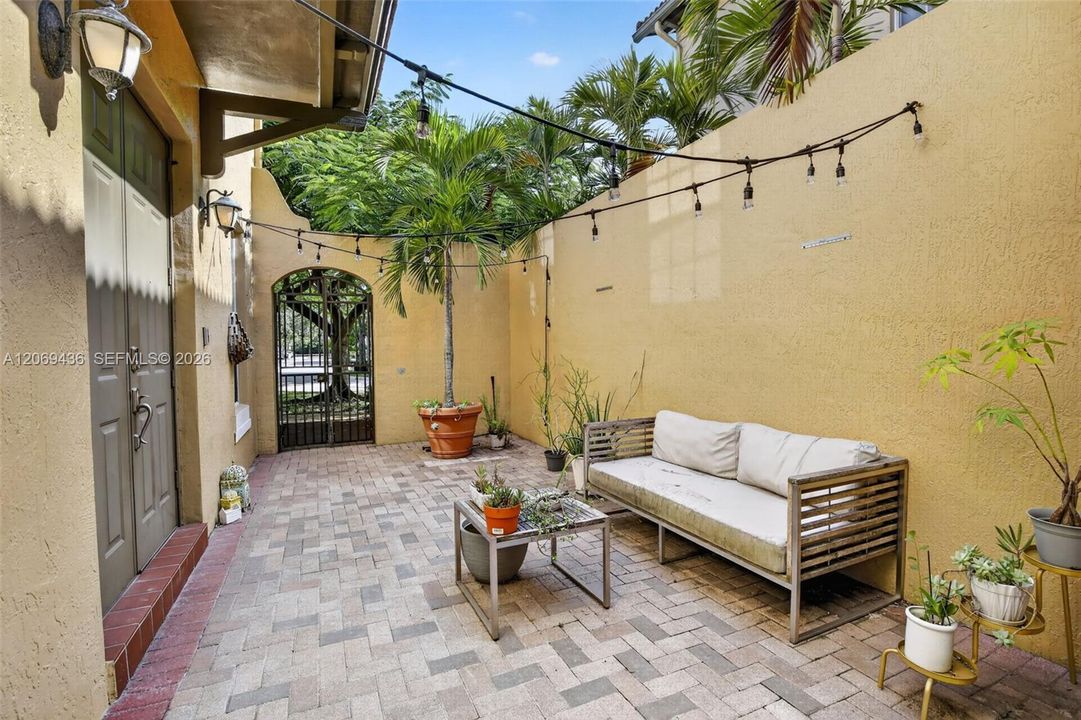 For Sale: $649,999 (3 beds, 2 baths, 2320 Square Feet)