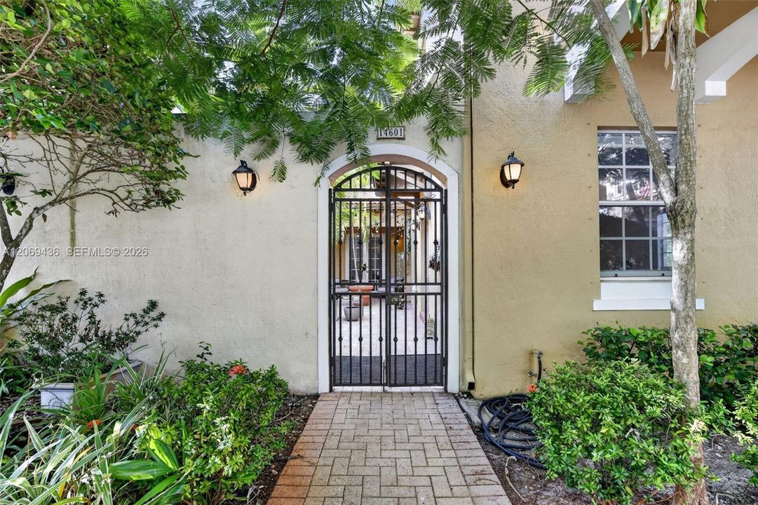 For Sale: $649,999 (3 beds, 2 baths, 2320 Square Feet)