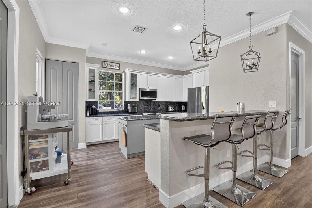 For Sale: $649,999 (3 beds, 2 baths, 2320 Square Feet)