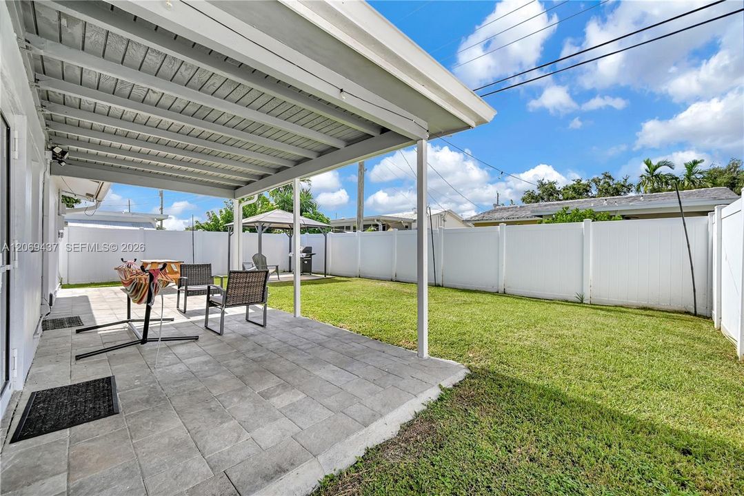 For Sale: $365,000 (2 beds, 1 baths, 864 Square Feet)