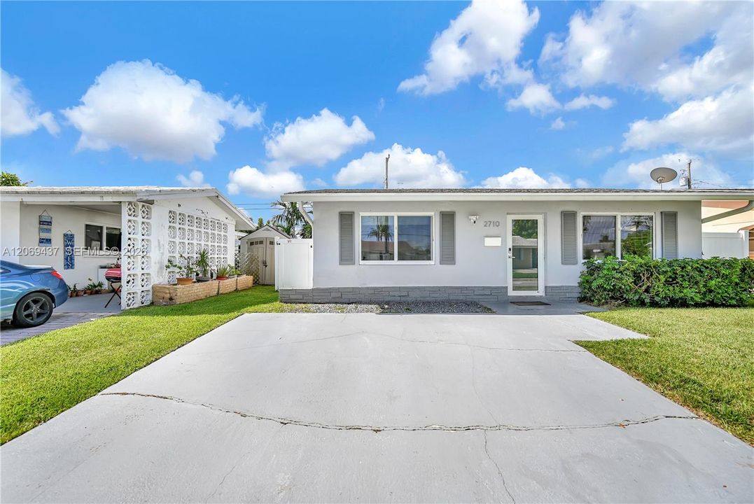 For Sale: $365,000 (2 beds, 1 baths, 864 Square Feet)