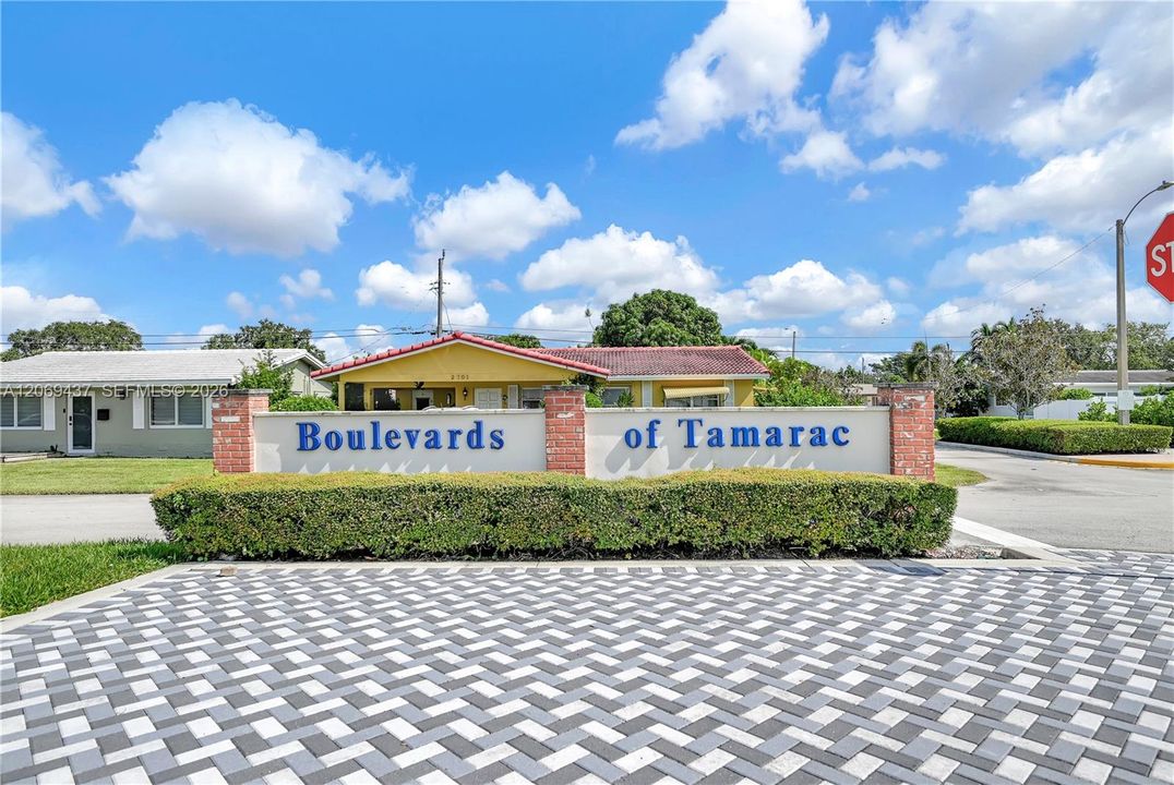 For Sale: $365,000 (2 beds, 1 baths, 864 Square Feet)