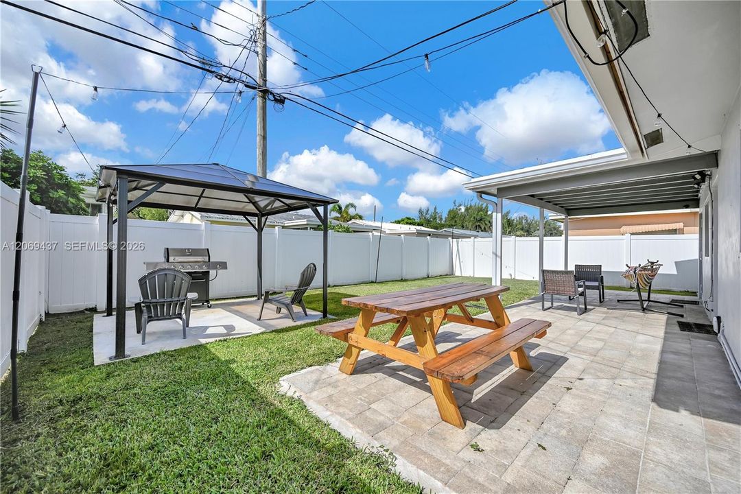 For Sale: $365,000 (2 beds, 1 baths, 864 Square Feet)