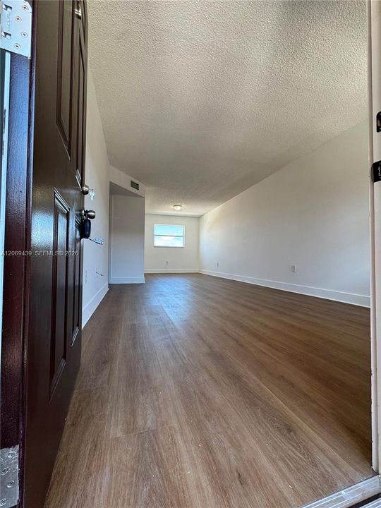 For Rent: $2,285 (3 beds, 2 baths, 847 Square Feet)