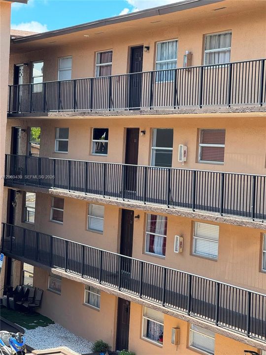 For Rent: $2,285 (3 beds, 2 baths, 847 Square Feet)