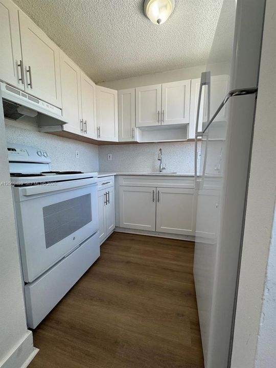 For Rent: $2,285 (3 beds, 2 baths, 847 Square Feet)
