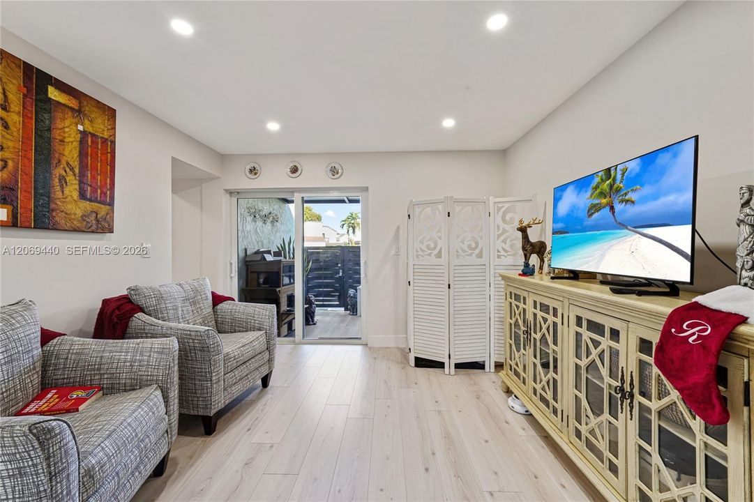 Active With Contract: $3,300 (3 beds, 2 baths, 1565 Square Feet)
