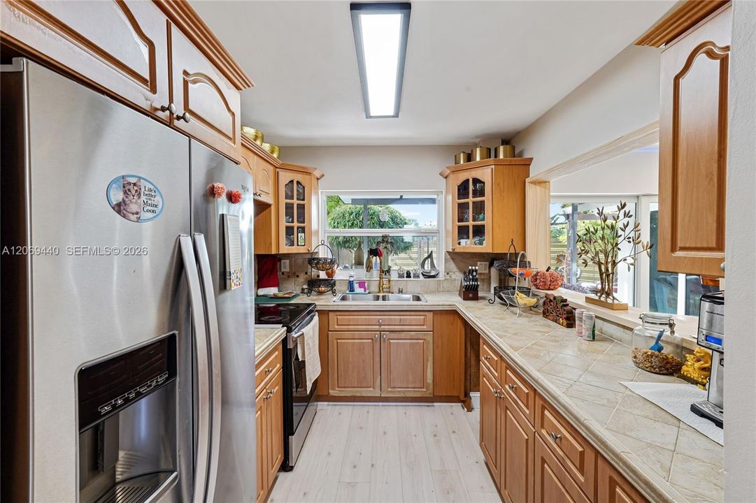 Active With Contract: $3,300 (3 beds, 2 baths, 1565 Square Feet)