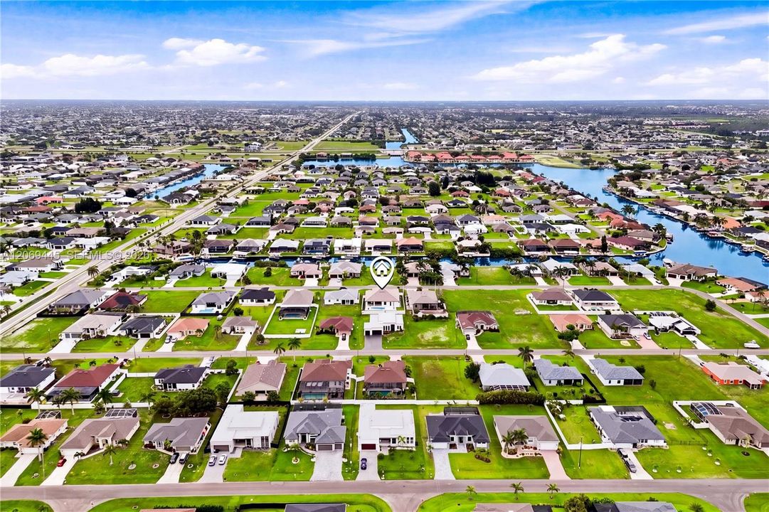 Conveniently located near shopping, restaurants, parks, schools, golf, boating, healthcare, and all the best amenities Cape Coral has to offer!
