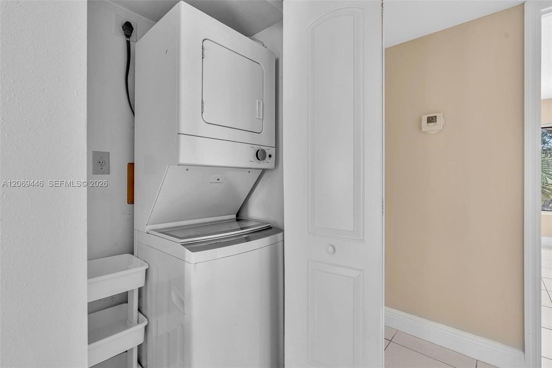 En Venta: $189,900 (1 camas, 1 baños, 834 Pies cuadrados)