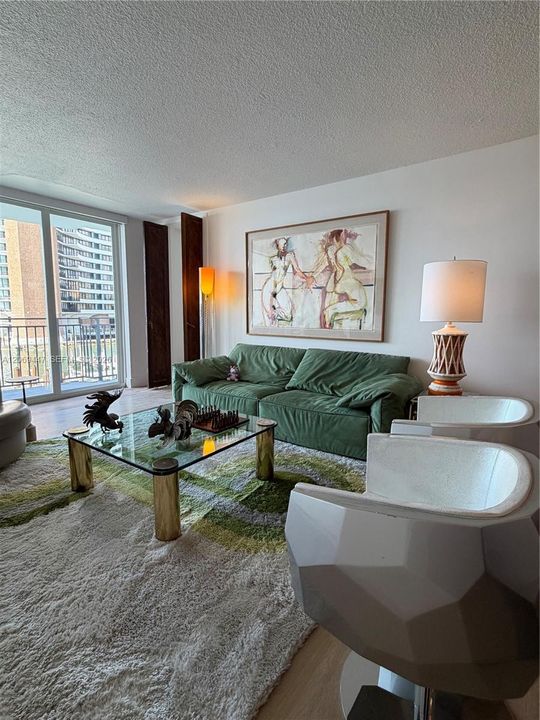 For Rent: $3,500 (1 beds, 1 baths, 1042 Square Feet)