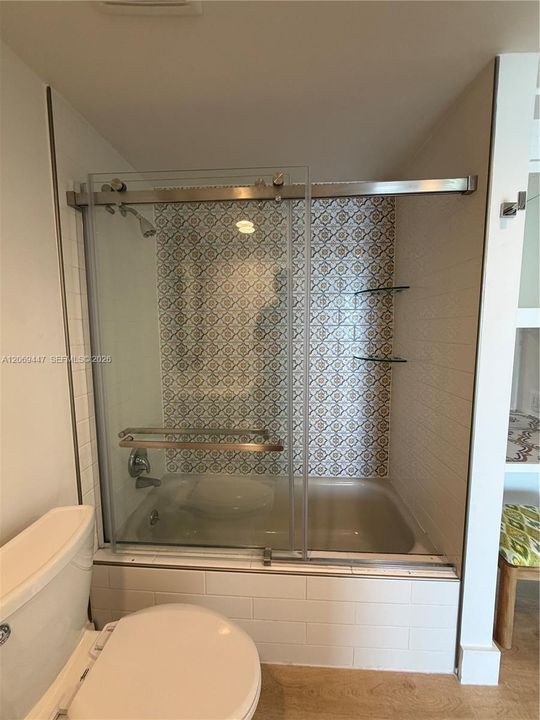 For Rent: $3,500 (1 beds, 1 baths, 1042 Square Feet)