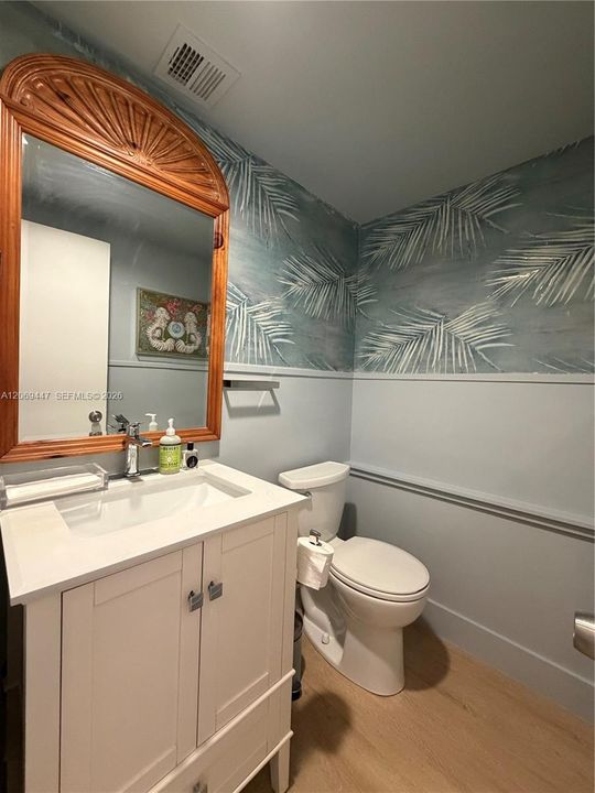 For Rent: $3,500 (1 beds, 1 baths, 1042 Square Feet)