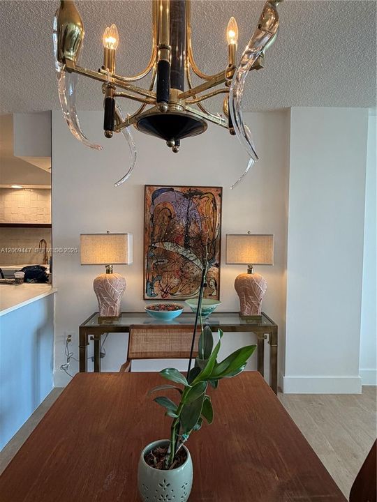 For Rent: $3,500 (1 beds, 1 baths, 1042 Square Feet)