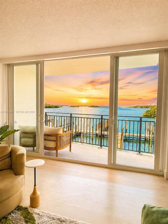For Rent: $3,500 (1 beds, 1 baths, 1042 Square Feet)